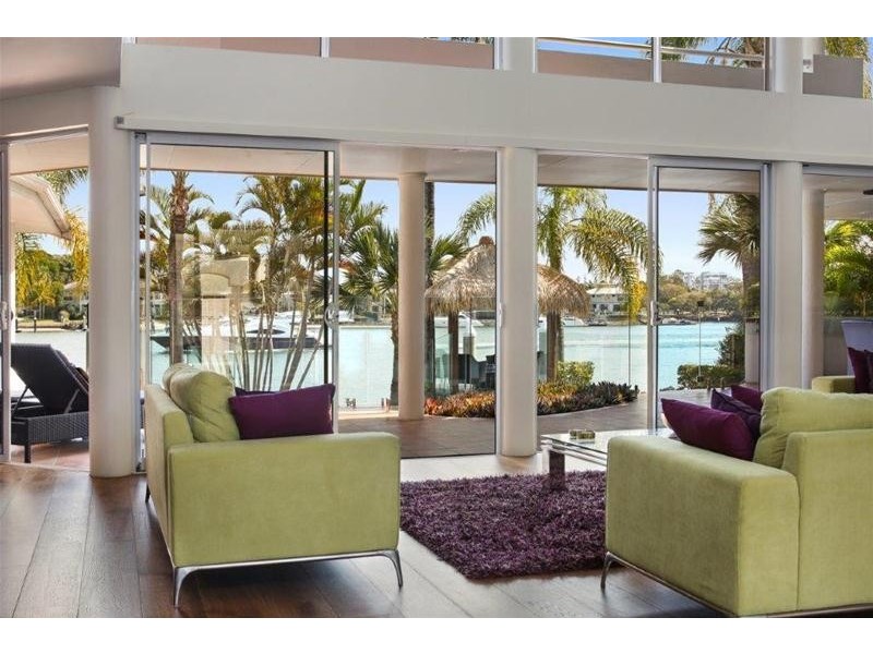 105 Commodore Drive, Paradise Waters QLD 4217