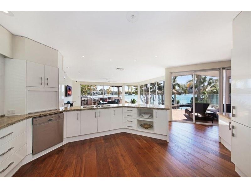 105 Commodore Drive, Paradise Waters QLD 4217