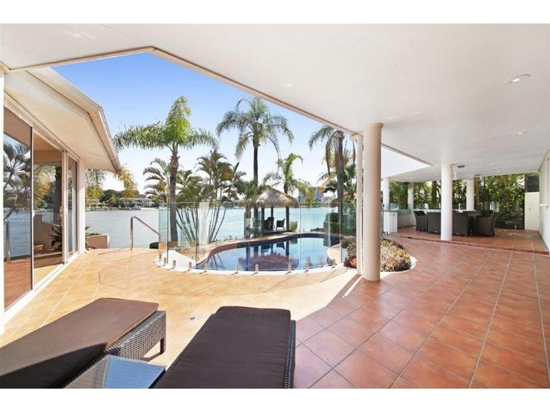 105 Commodore Drive, Paradise Waters QLD 4217