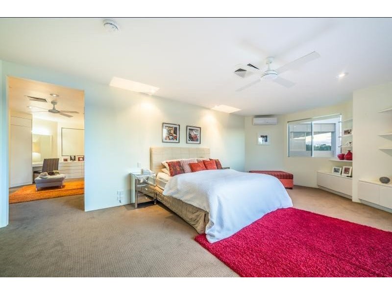 105 Commodore Drive, Paradise Waters QLD 4217