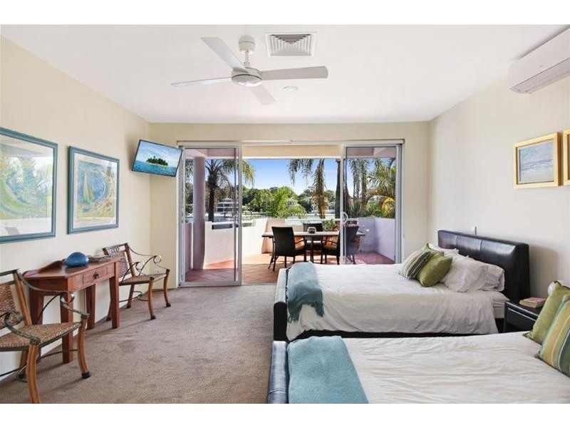 105 Commodore Drive, Paradise Waters QLD 4217