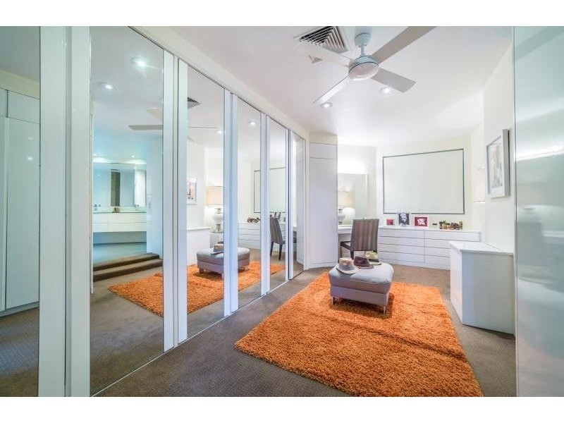 105 Commodore Drive, Paradise Waters QLD 4217