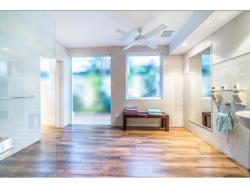 105 Commodore Drive, Paradise Waters QLD 4217