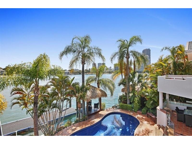 105 Commodore Drive, Paradise Waters QLD 4217