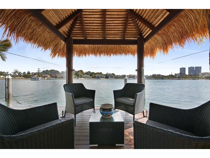 105 Commodore Drive, Paradise Waters QLD 4217
