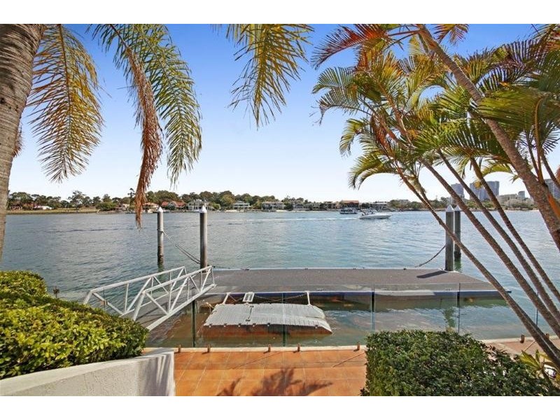 105 Commodore Drive, Paradise Waters QLD 4217