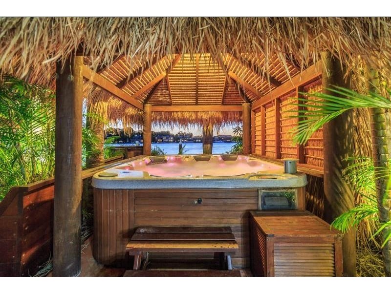 105 Commodore Drive, Paradise Waters QLD 4217