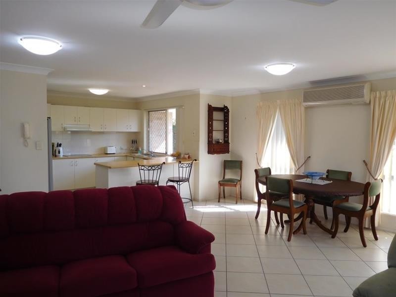 1/218 Central Street, Labrador QLD 4215