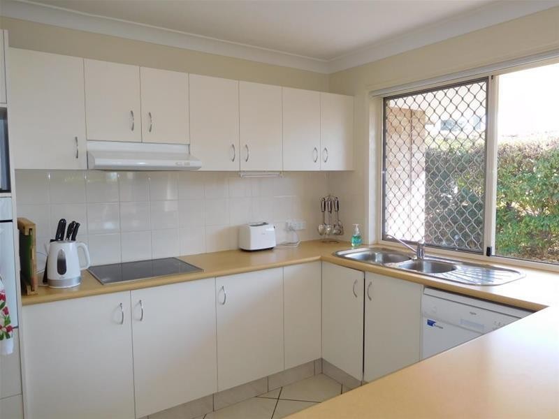 1/218 Central Street, Labrador QLD 4215