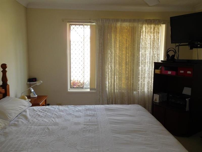 1/218 Central Street, Labrador QLD 4215