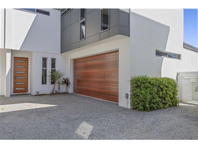 3/132 Eugaree Street, Southport QLD 4215