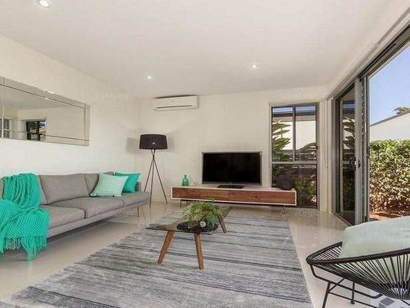 3/132 Eugaree Street, Southport QLD 4215