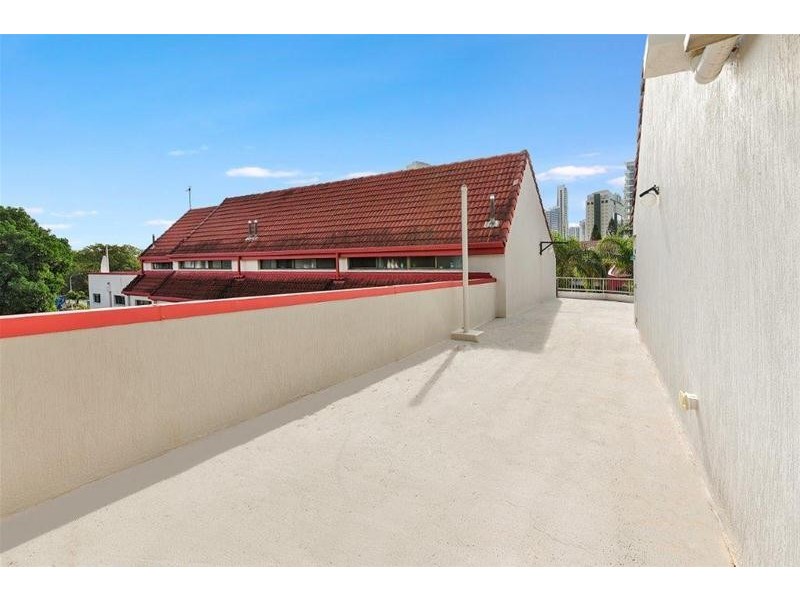 68 & 68A/38 Enderley Avenue, Surfers Paradise QLD 4217