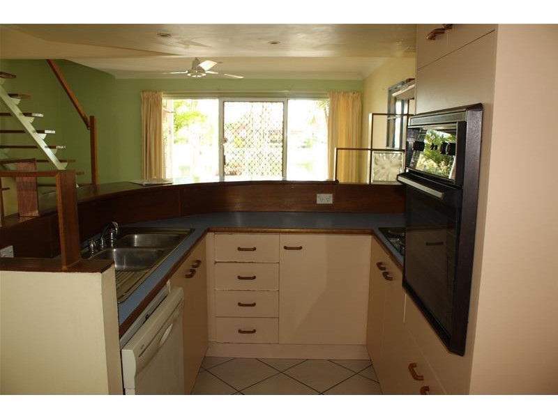 300 Cottesloe Drive, Mermaid Waters QLD 4218