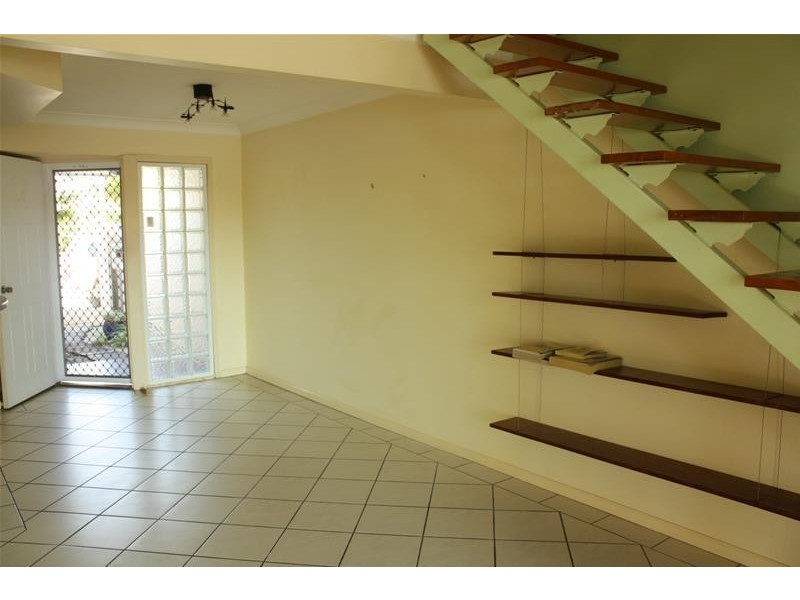 300 Cottesloe Drive, Mermaid Waters QLD 4218