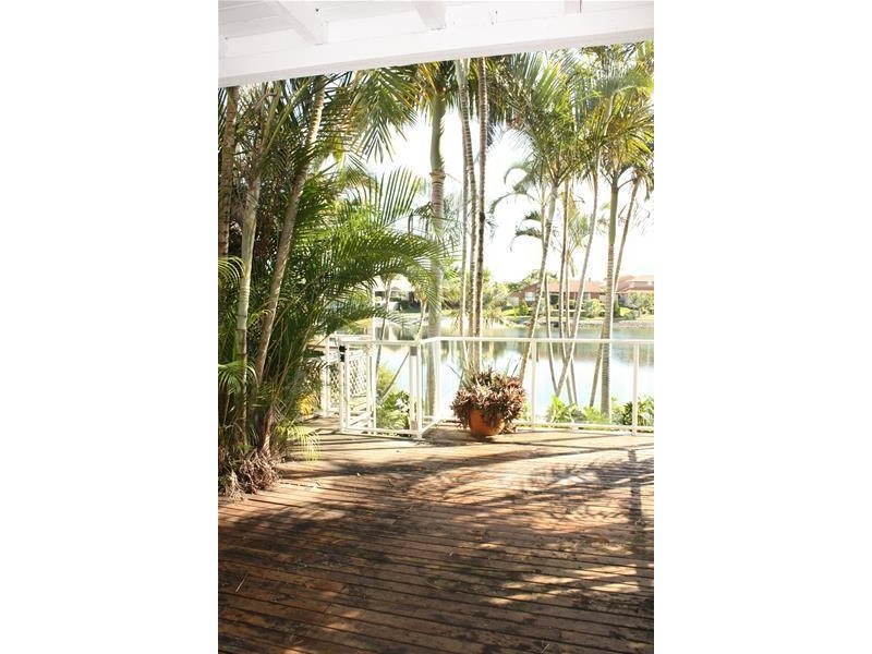 300 Cottesloe Drive, Mermaid Waters QLD 4218