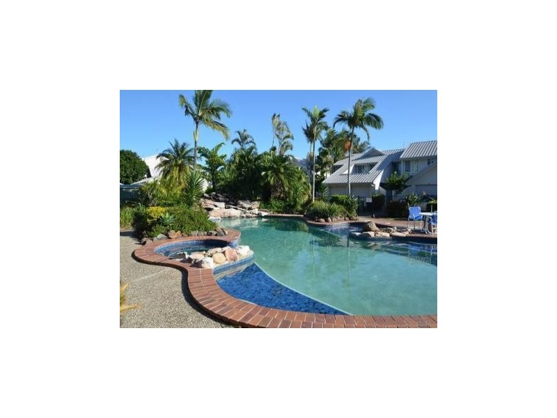 300 Cottesloe Drive, Mermaid Waters QLD 4218