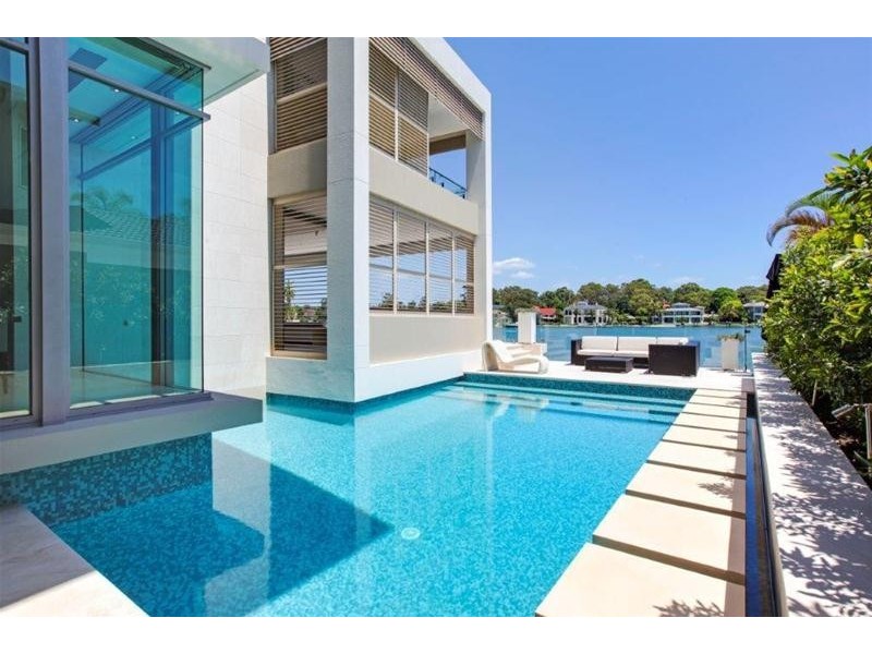 107 Commodore Drive, Paradise Waters QLD 4217