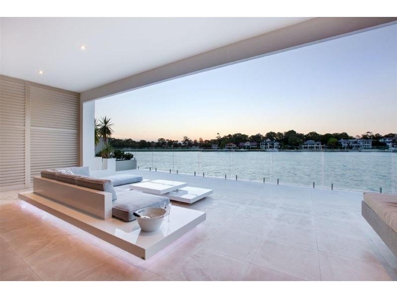 107 Commodore Drive, Paradise Waters QLD 4217