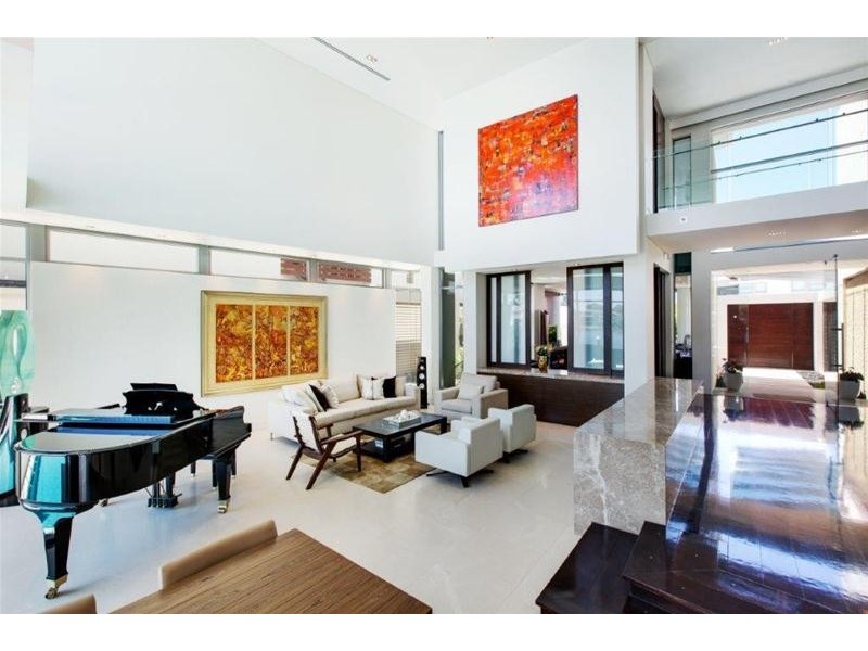 107 Commodore Drive, Paradise Waters QLD 4217