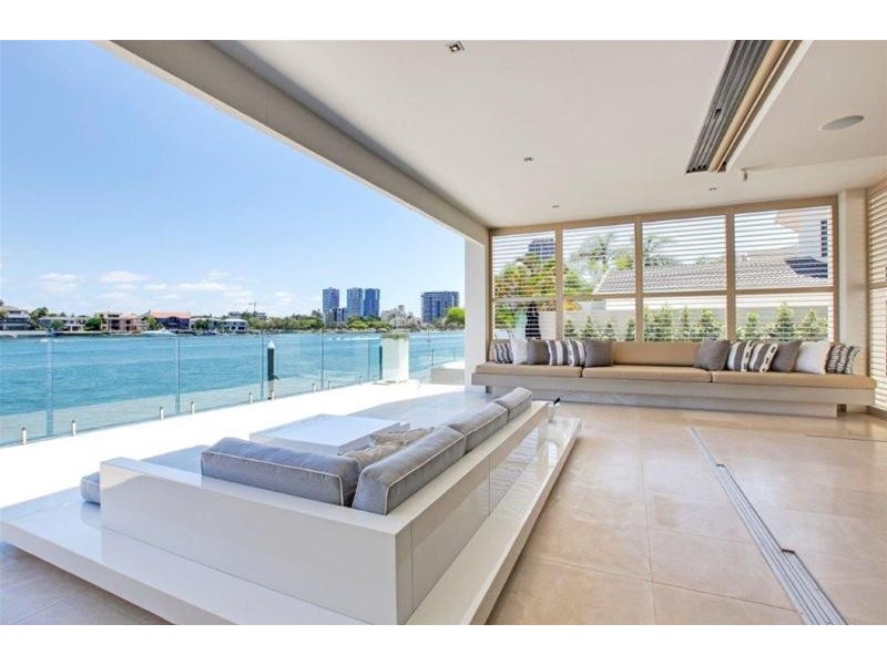 107 Commodore Drive, Paradise Waters QLD 4217