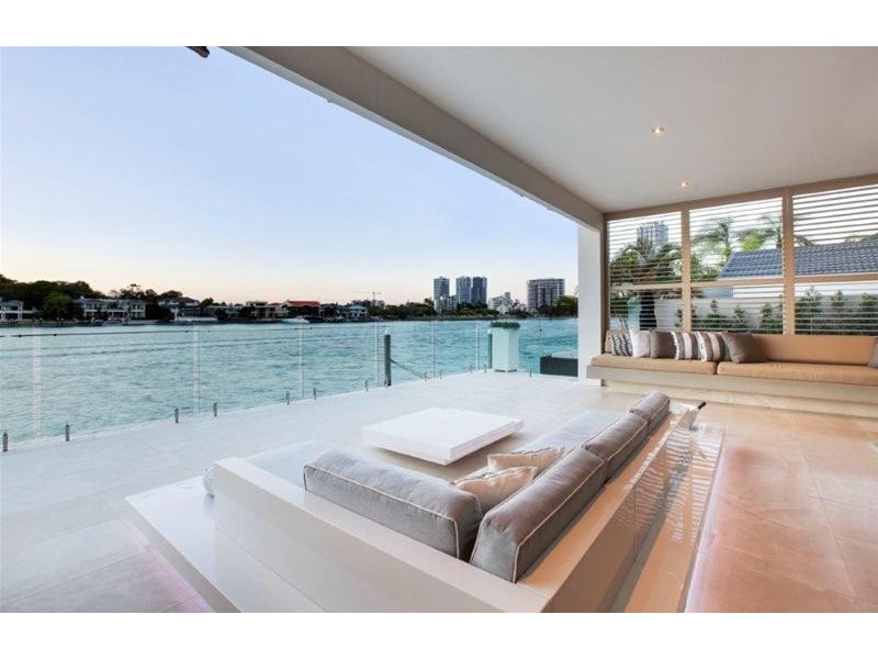 107 Commodore Drive, Paradise Waters QLD 4217