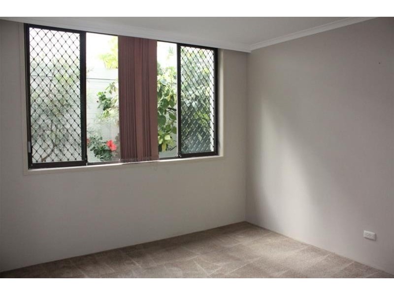 35 Armrick Avenue, Broadbeach QLD 4218