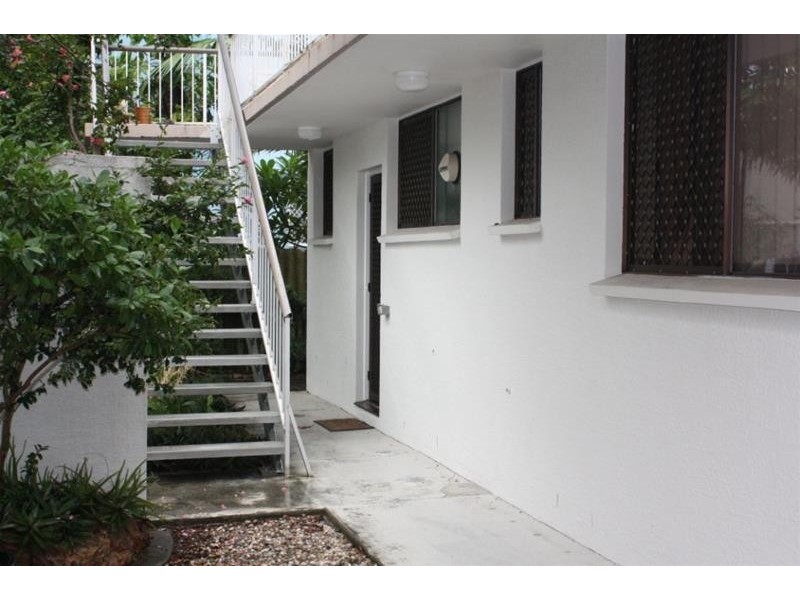 35 Armrick Avenue, Broadbeach QLD 4218