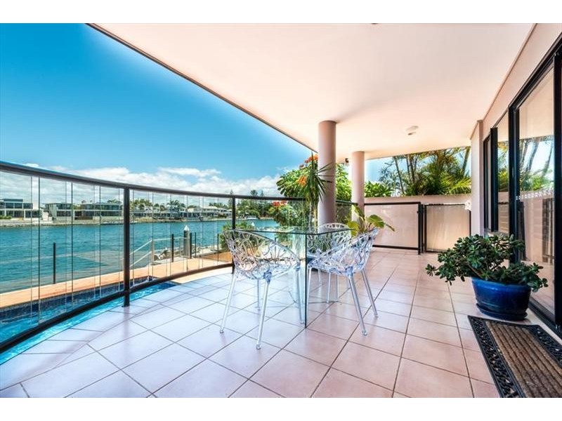124 Amalfi Drive, Isle Of Capri QLD 4217