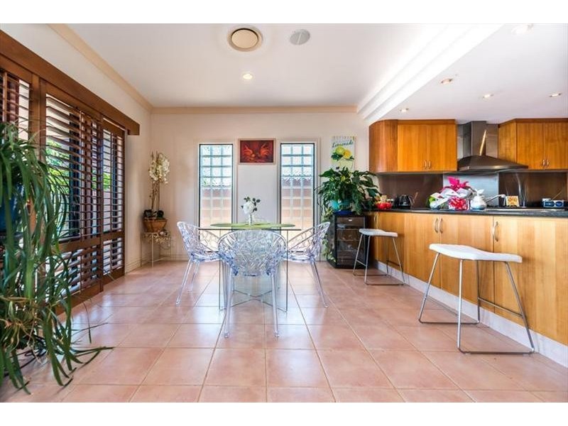 124 Amalfi Drive, Isle Of Capri QLD 4217