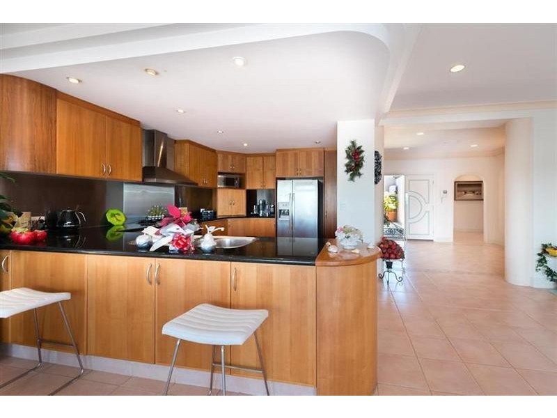 124 Amalfi Drive, Isle Of Capri QLD 4217