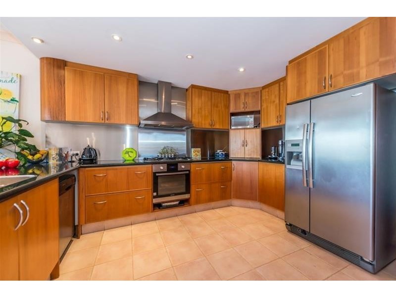 124 Amalfi Drive, Isle Of Capri QLD 4217