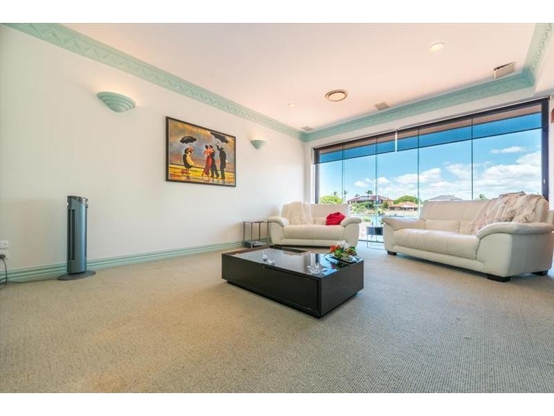 124 Amalfi Drive, Isle Of Capri QLD 4217