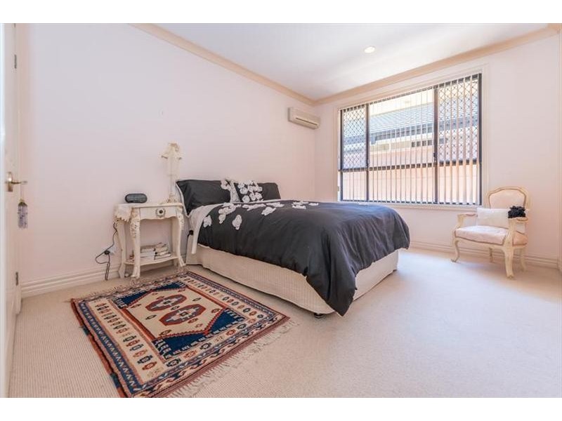 124 Amalfi Drive, Isle Of Capri QLD 4217