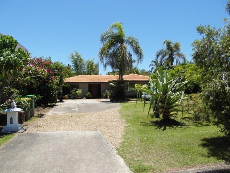 24 Boongala Road, Broadbeach Waters QLD 4218