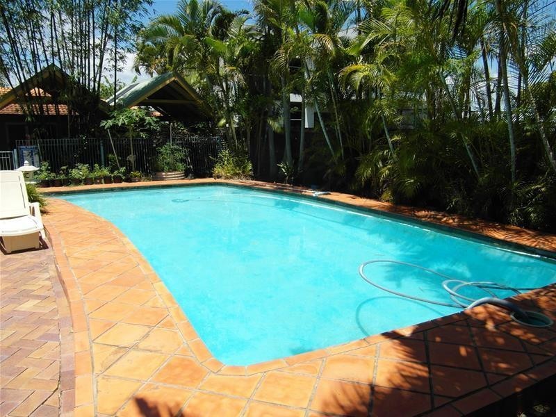 24 Boongala Road, Broadbeach Waters QLD 4218