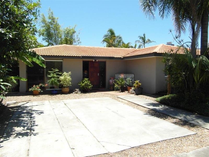 24 Boongala Road, Broadbeach Waters QLD 4218