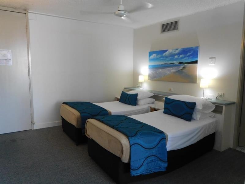 “Chateau” 44  The Esplanade, Surfers Paradise QLD 4217