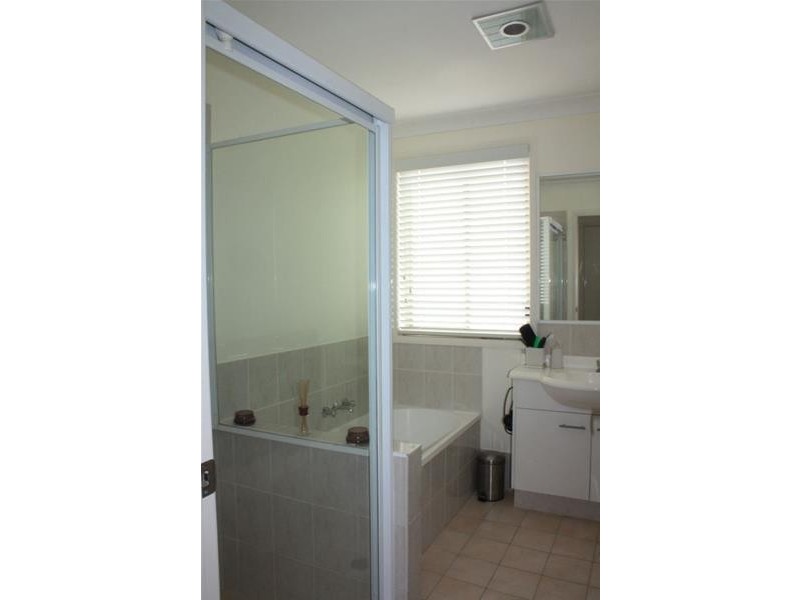 64 Marble Arch Place, Arundel QLD 4214