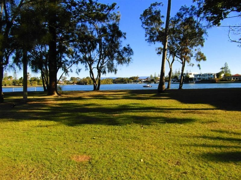 2/19 Sunset Boulevard, Surfers Paradise QLD 4217