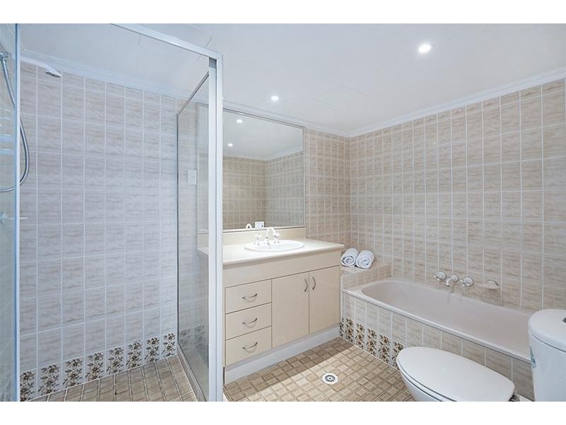 32E Surfers Aquarius 4 Old Burleigh Road, Surfers Paradise QLD 4217