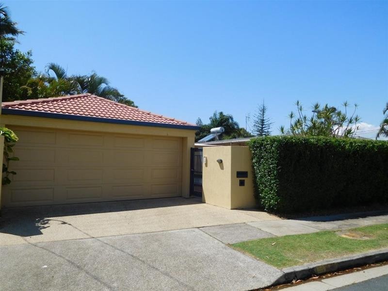 24 Verona Avenue, Isle Of Capri QLD 4217