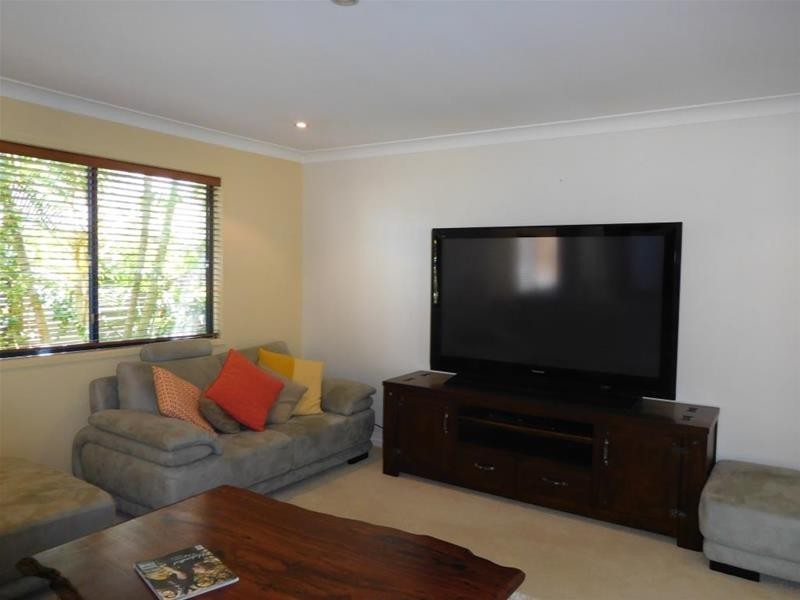 24 Verona Avenue, Isle Of Capri QLD 4217