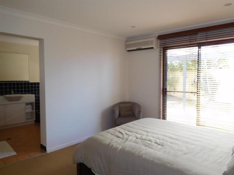 24 Verona Avenue, Isle Of Capri QLD 4217