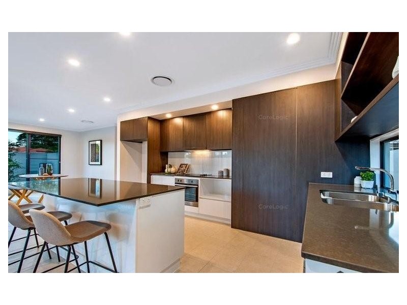 1/2 St Pauls Place, Isle Of Capri QLD 4217