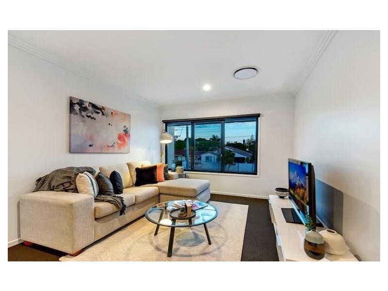 1/2 St Pauls Place, Isle Of Capri QLD 4217