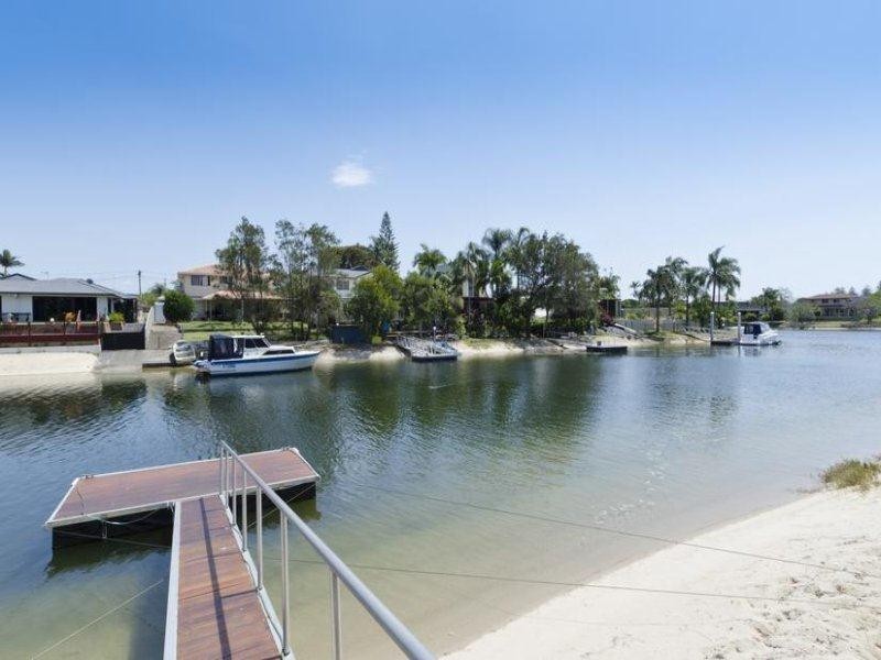 28 Gretel Drive, Mermaid Waters QLD 4218