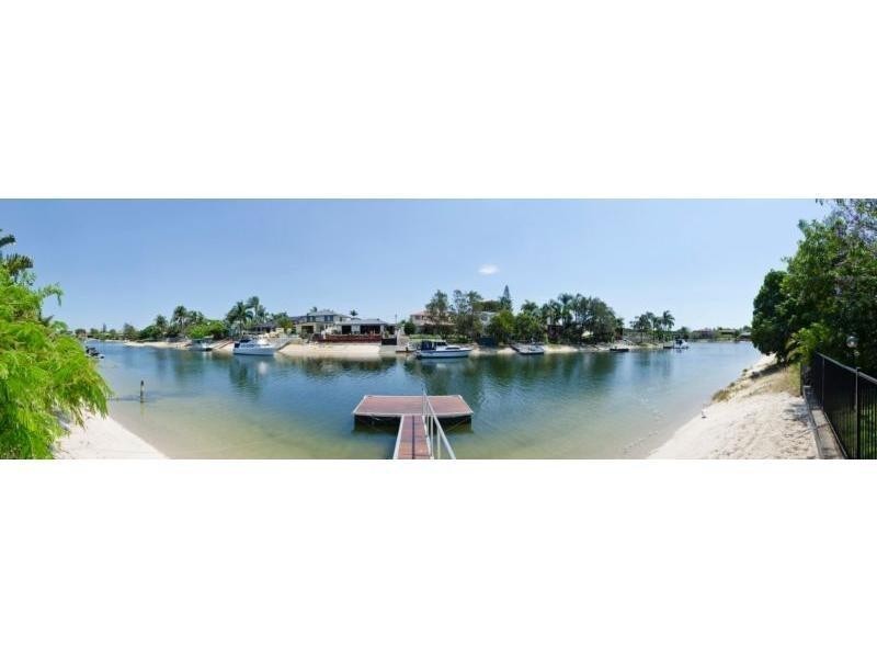 28 Gretel Drive, Mermaid Waters QLD 4218