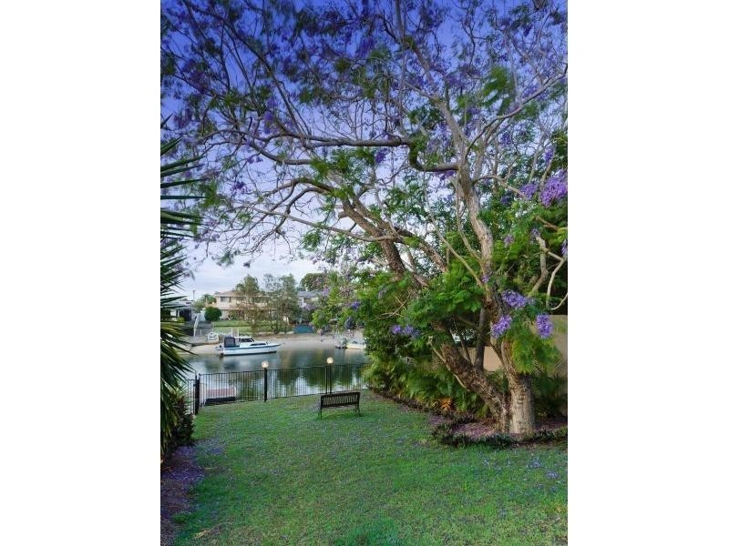 28 Gretel Drive, Mermaid Waters QLD 4218