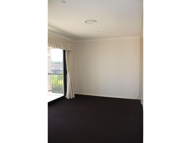 28 Gretel Drive, Mermaid Waters QLD 4218